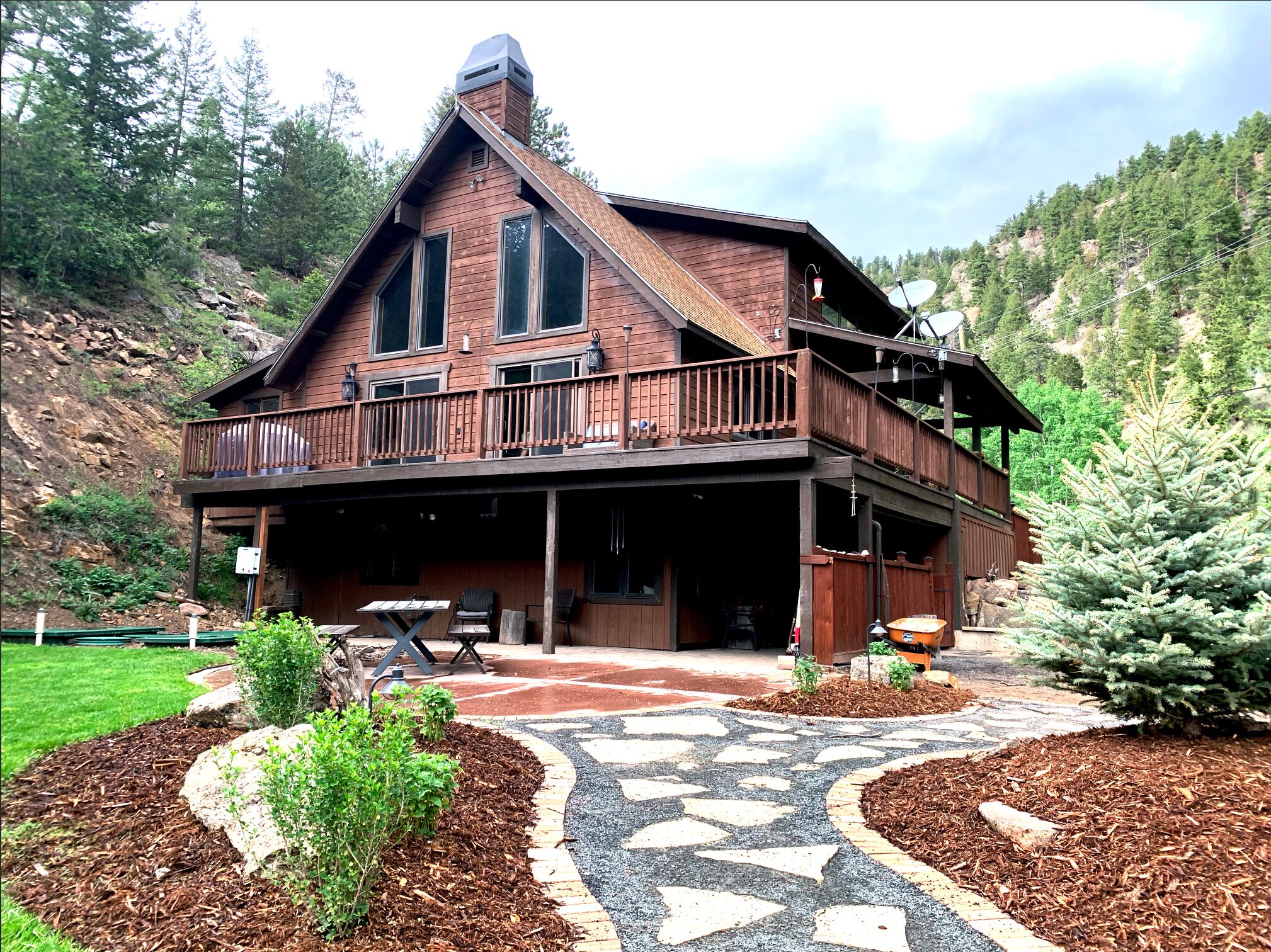 Expansive Mountain Retreat: Secluded Yet Accessible — Steam Shower, Tubs, Nature