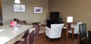 Fernseher, Bücher, Stereoanlage