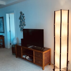 Interior - Breathtaking views of Kaanapali Beach, Black Rock and the island of Molokai.  (Lahaina)
