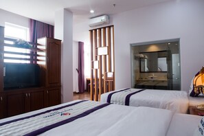 Minibar, in-room safe, individually decorated, individually furnished - Osaka Quy Nhon (Quy Nhon)