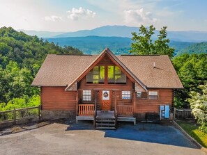 Exterior - Mountain Views: Spectacular Views, Resort Pool! Top Amenities, near Dollywood & Pigeon Forge! (Sevierville)
