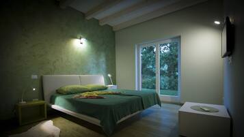 2 bedrooms, in-room safe, iron/ironing board, free WiFi