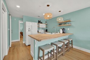 Ice maker, paper towels