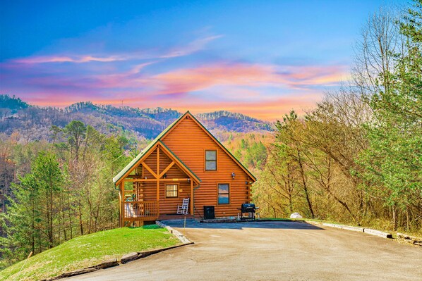 Exterior - Cherokee Sunset: Spectacular Mountain Views, Charming, Peaceful, near all Pigeon Forge attractions (Sevierville)