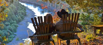 Secluded Turkey Ridge Cottage Above The River