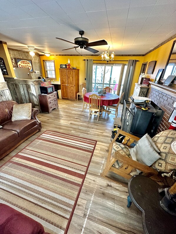 Smart TV, fireplace
