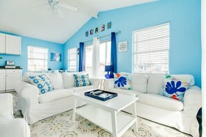 TV, offices - She's a Beach Cutie, Sea View, Beach Access 2 Houses Down! (Surfside Beach)