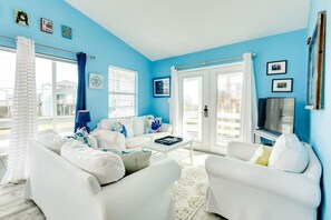 TV, offices - She's a Beach Cutie, Sea View, Beach Access 2 Houses Down! (Surfside Beach)