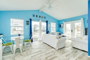 TV, offices - She's a Beach Cutie, Sea View, Beach Access 2 Houses Down! (Surfside Beach)
