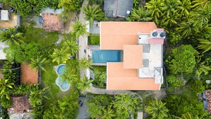 An aerial view of a property with a swimming pool, a covered outdoor area, and lush greenery. - Ashiyana (Mirissa)