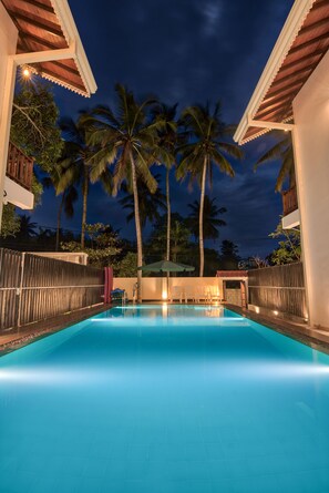 Outdoor pool, pool umbrellas - Ashiyana (Mirissa)