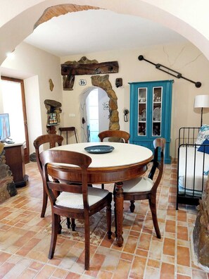Dining - apartment in villa with terrace overlooking the sea  (rio dell'elba)