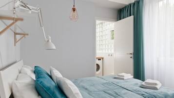 1 bedroom, desk, iron/ironing board, internet