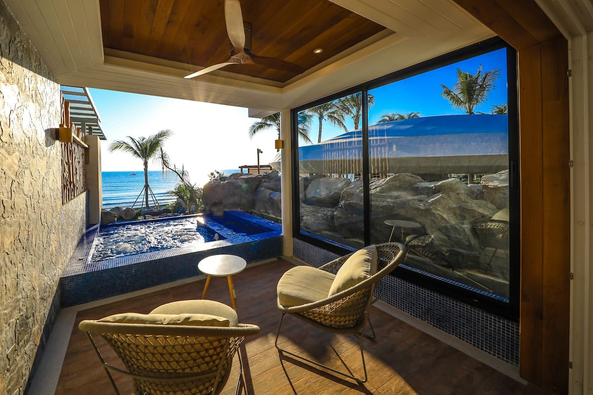 Suite, 2 habitaciones, vista al mar | Balcón