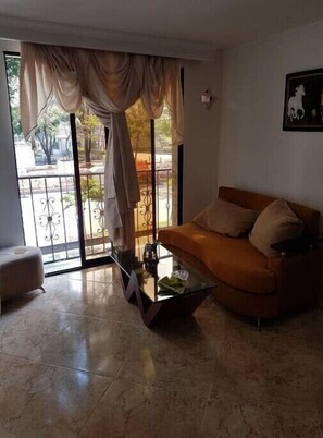 TV - La Palmera in Medellin (Medellin)