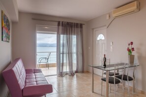 TV - Beachfront Holiday Apartment with amazing Sea View (Kiveri Argolis)