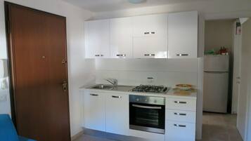 冷蔵庫、電子レンジ、オーブン、食器洗い機