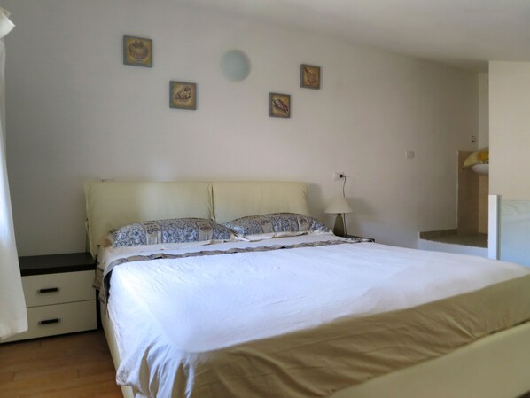 2 habitaciones, tabla de planchar con plancha, wifi y ropa de cama 