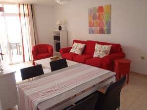 Télévision, chaîne hi-fi