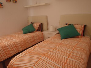 2 bedrooms, iron/ironing board, free WiFi, bed sheets