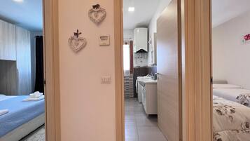 2 Schlafzimmer, Schreibtisch, BĂŒgeleisen/BĂŒgelbrett, Reisekinderbett