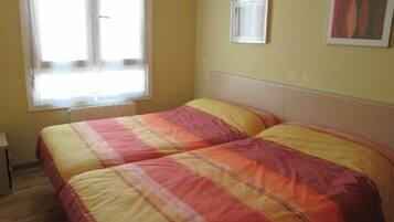 1 dormitorio y ropa de cama