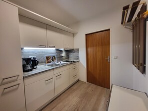 Fridge, microwave, coffee/tea maker, toaster - Haus Elisabeth Apartment 4, non smoking, balcony, roof terrace (Cuxhaven)