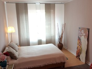 2 bedrooms, free WiFi, bed sheets - Charming, spacious town house, Friedrichstadt n. North Sea / 2-4 pers (Friedrichstadt)