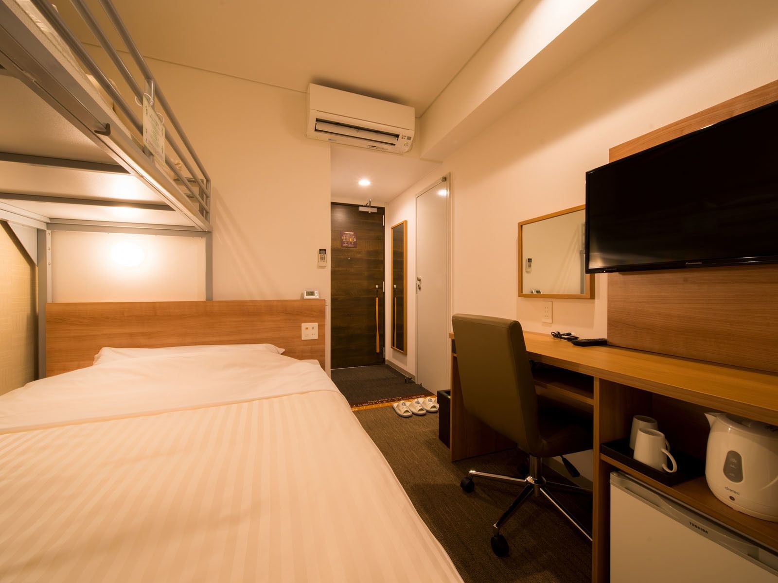 economy twin room, non smoking | desk, laptop workspace, soundproofing, free wifi