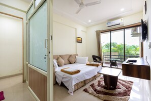 Executive Suite | Living room | Flat-screen TV - Vivaant Retreat and Conventions. (Igatpuri)