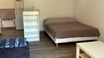 1 chambre, fer et planche Ă repasser, Wi-Fi, draps fournis