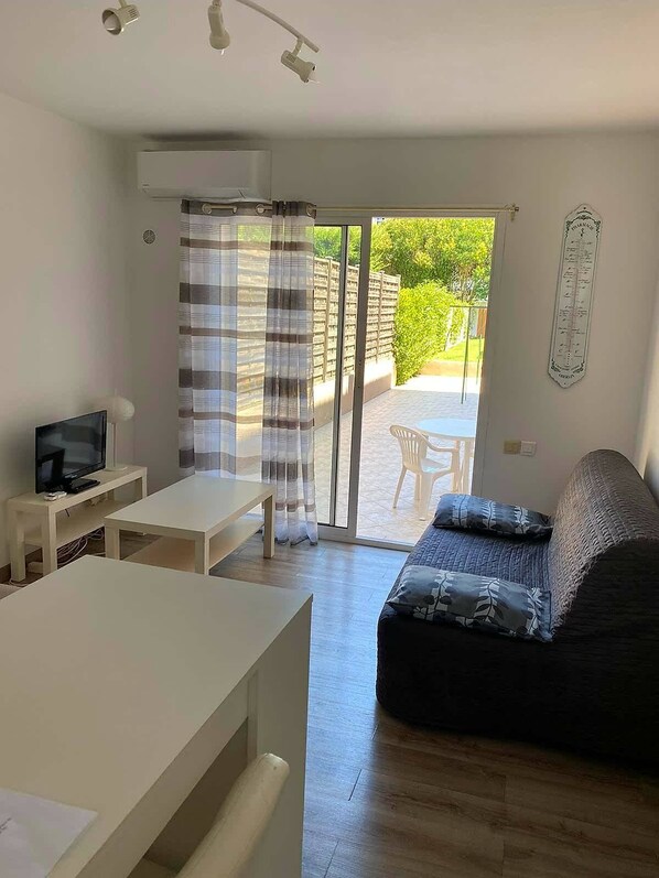 TV - Quiet studio near Aubagne (La Penne-sur-Huveaune)