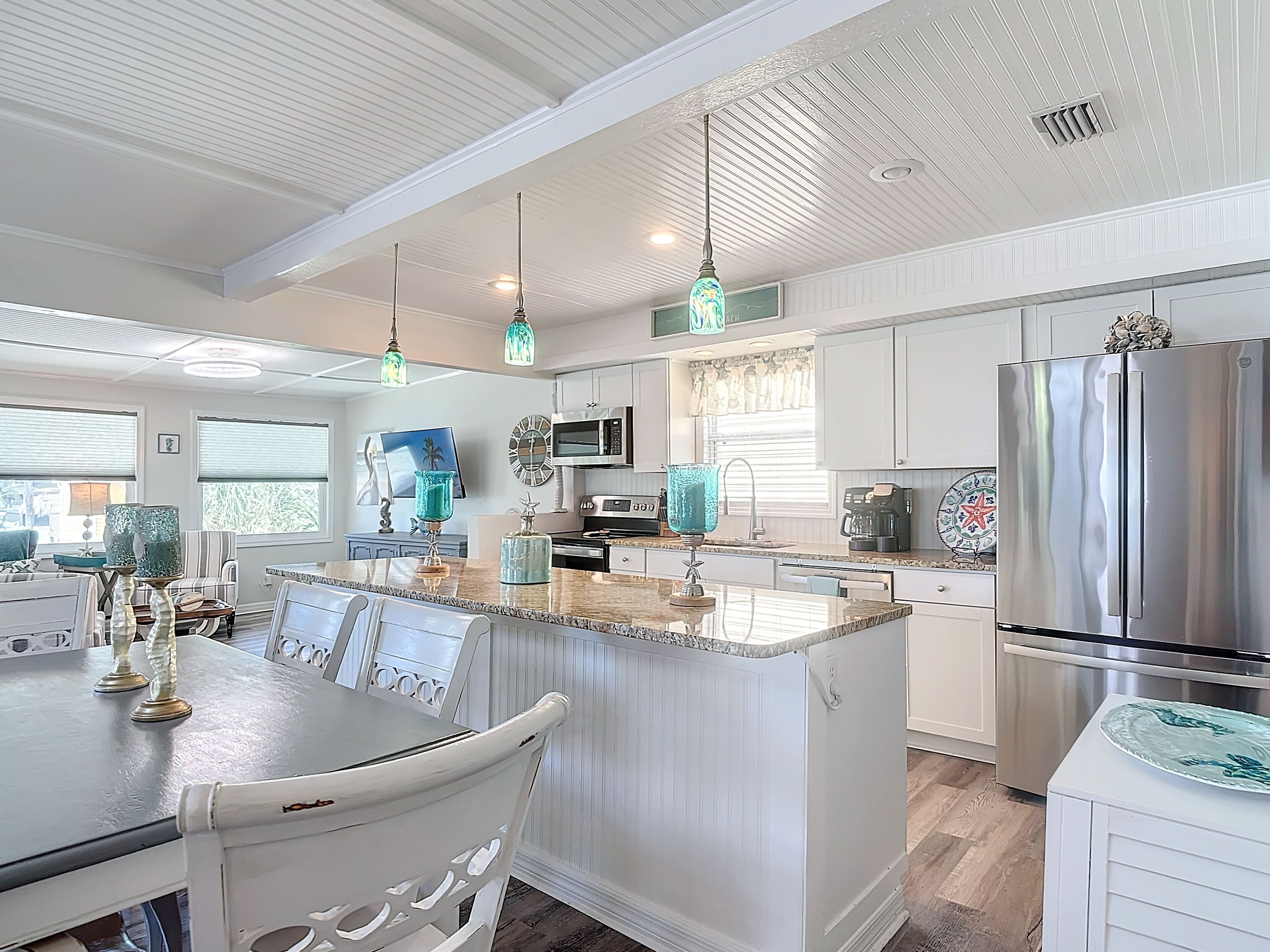 雪櫃、微波爐、焗爐、爐具