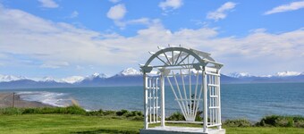 The Lookout Lodge on Bishop's Beach with Spectacular views of Kachemak Bay!