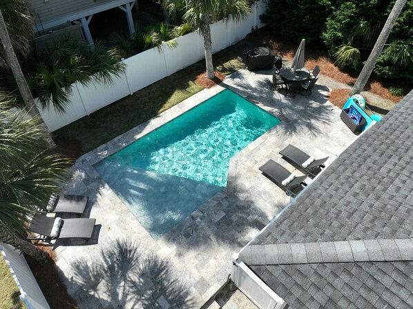 Utendørsbasseng og et oppvarmet basseng