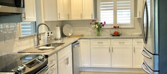 Find out why everyone adores the Beachin Cottage - Open June & July dates!!