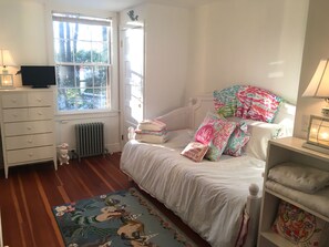 5 slaapkamers, een bureau, een strijkplank/strijkijzer, gratis wifi