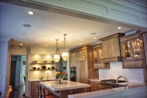 Fridge, microwave, oven, stovetop - Luxurious Four-Level Home with Personal Touches Everywhere (Chicago)