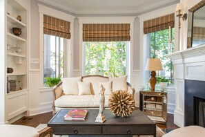 Smart TV, fireplace, video game console, DVD player - Luxurious Four-Level Home with Personal Touches Everywhere (Chicago)