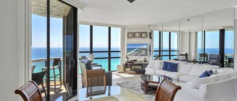 Smart TV, chimenea, biblioteca de música, videoteca