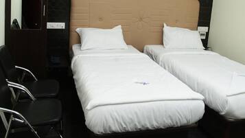 Deluxe Double or Twin Room, 1 Bedroom, Smoking, City View | 1 bedroom, premium bedding, in-room safe, individually decorated