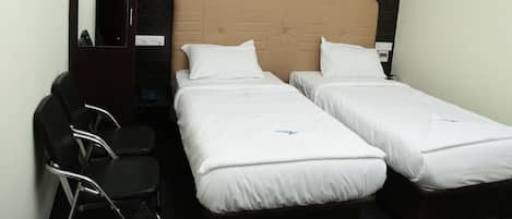 Deluxe Double or Twin Room, 1 Bedroom, Smoking, City View | 1 bedroom, premium bedding, in-room safe, individually decorated