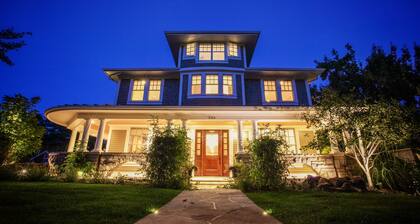 Luxurious 6 bedroom Residence, A++ Outdoor spaces Walk to Pearl St, Mt. Sanitas