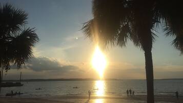 Liegestühle, Strandtücher