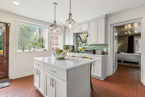 Interior - Colonial Germantown/Downtown Nashville- 4 BR 3 BA- SLEEPS 8 -Great Garden- (Nashville)