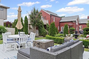 Outdoor dining - Colonial Germantown/Downtown Nashville- 4 BR 3 BA- SLEEPS 8 -Great Garden- (Nashville)