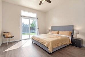 3 bedrooms, desk, iron/ironing board, free WiFi