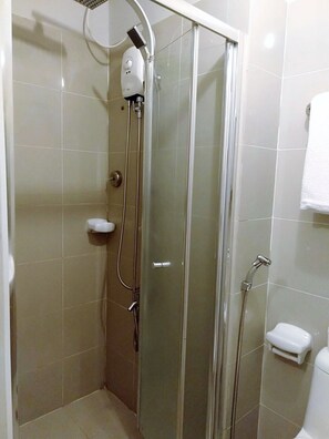 Handtücher, Seife, Shampoo, Toilettenpapier
