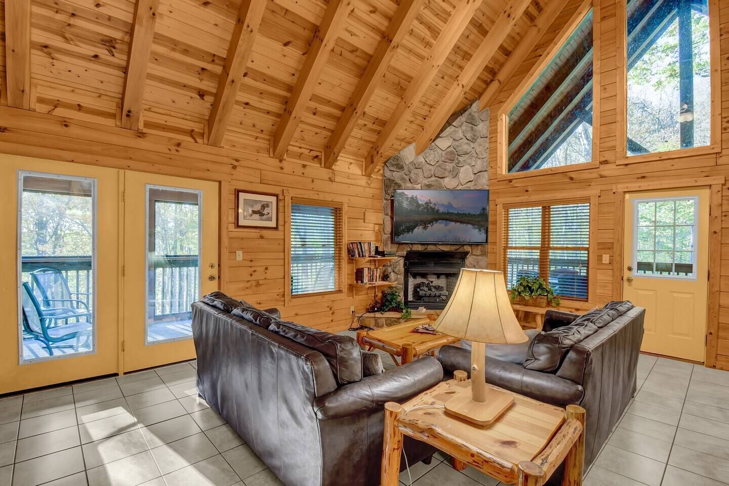 Smart TV, chimenea, videojuegos y reproductor de DVD 