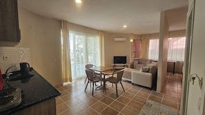 Terrace Room | Skrivbord, gratis wi-fi och sängkläder